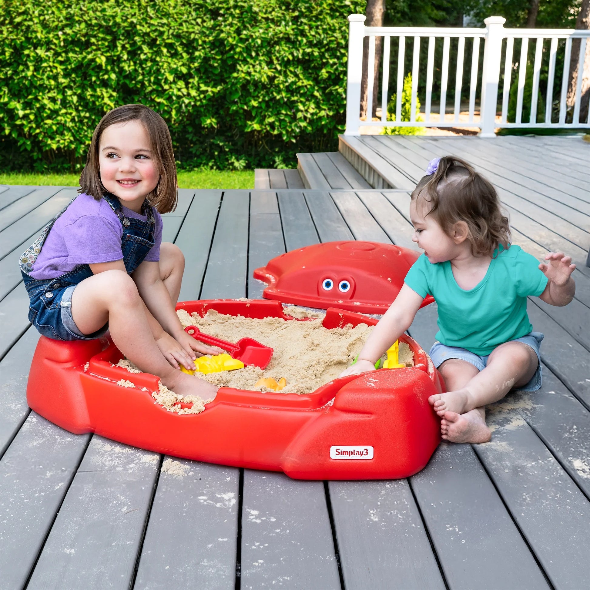 Coastal Crab Red Outdoor Sandbox with Cover for Kids