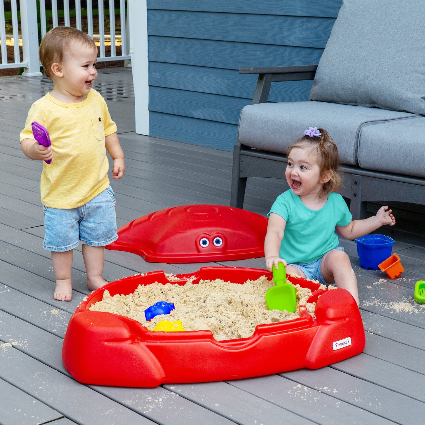 Coastal Crab Red Outdoor Sandbox with Cover for Kids