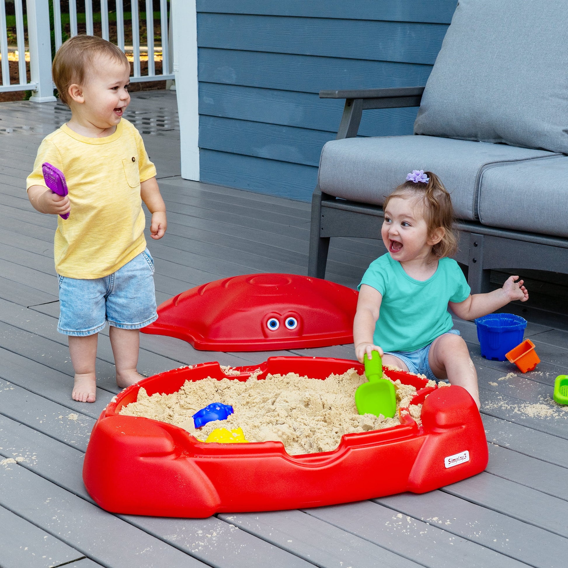 Coastal Crab Red Outdoor Sandbox with Cover for Kids